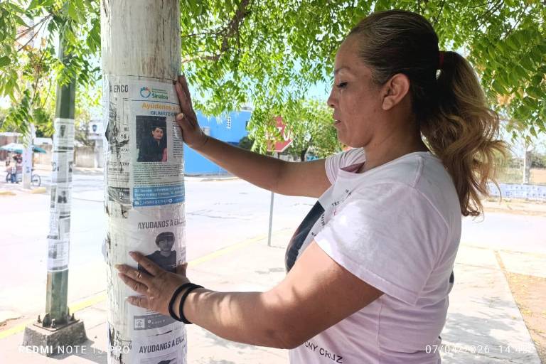 Tras 3 meses de ausencia, el colectivo regresó al municipio a colocar carteles.