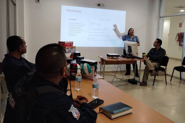 Capacitan a autoridades municipales para el canje de armas en Escuinapa