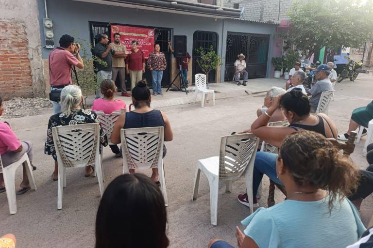 Reclaman vecinos de Escuinapa falta de atención de autoridades