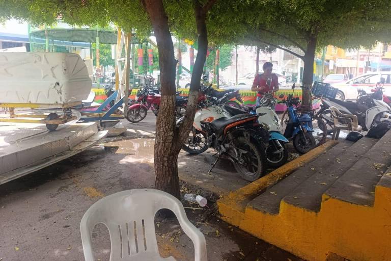 Obstrucción de calle Gabriel Leyva en Escuinapa afecta a locatarios y taxistas, aseguran