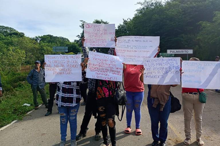 Vecinos de la sierra de Rosario bloquean carretera para demandar atención de las autoridades