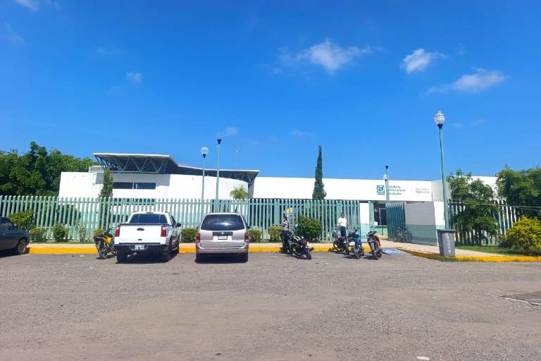 Avanza instalación de unidad de hemodiálisis en el Hospital IMSS Bienestar de Escuinapa