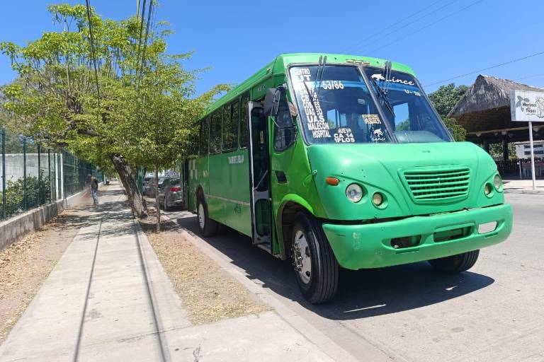 Ofrece Seguridad pública certificación médica a choferes de transporte público en Escuinapa