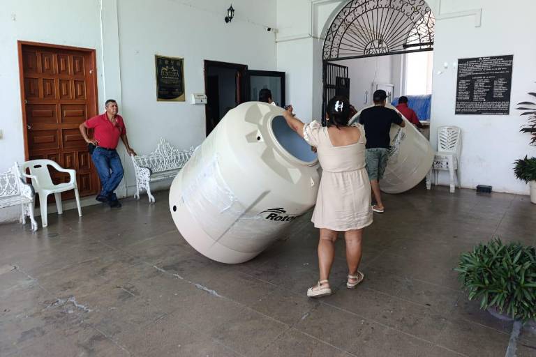 Benefician a 200 familias con tinacos y cisternas en Escuinapa