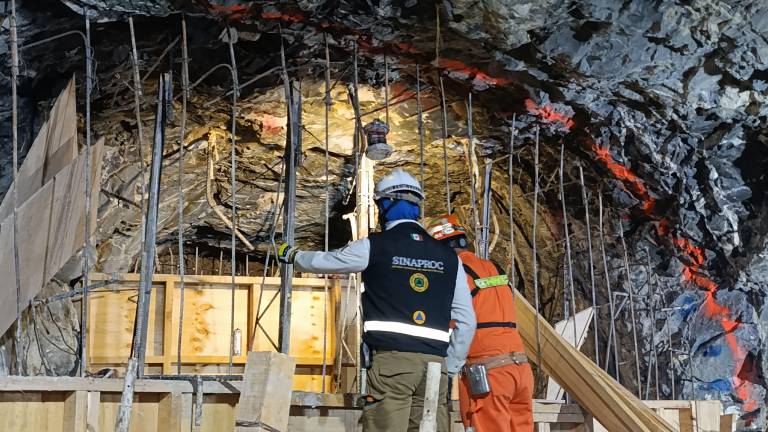 Los trabajos de búsqueda de un cuarto minero atrapado desde hace tres semanas continúa en la mina ubicada en la sierra de Rosario.