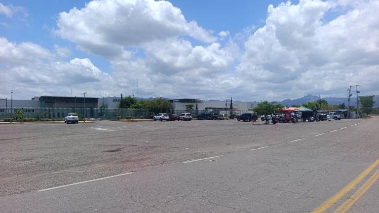 La zona del Hospital IMSS Bienestar de Escuinapa se mantiene sin vigilancia, pese a hechos de violencia.