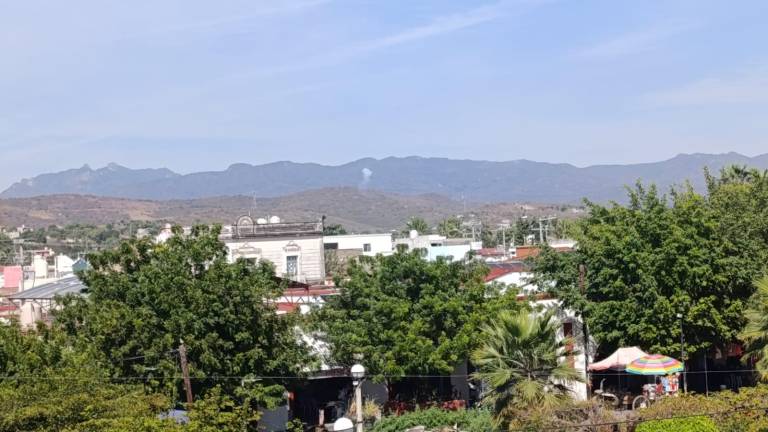 Habitantes alertan sobre constantes detonaciones de explosivos y balas durante la mañana de este jueves en Escuinapa.