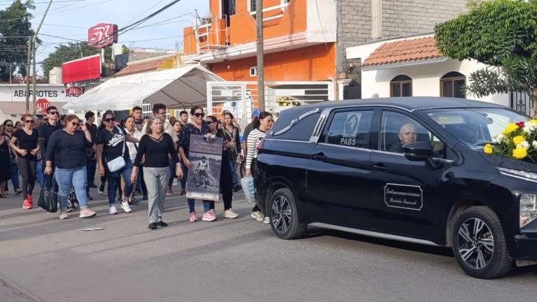 José Navarro Palacios, conocido como “El Campeón”, tuvo su última salida de meta en el Gimnasio Municipal, donde fue homenajeado antes de ser sepultado.