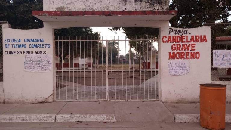 Protestan en escuelas de Escuinapa por cambios sin méritos de movilidad