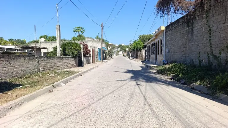 Vecinos de Escuinapa se resguardaron en sus casas tras una jornada marcada por disparos y explosiones el miércoles.