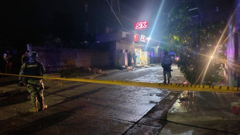 Uno de los asesinados trabajaba en un expendio de cervezas en el momento del ataque.