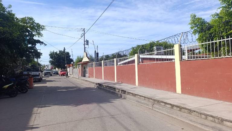 En Escuinapa algunos planteles han suspendido las clases debido a las detonaciones de armas y explosivos.