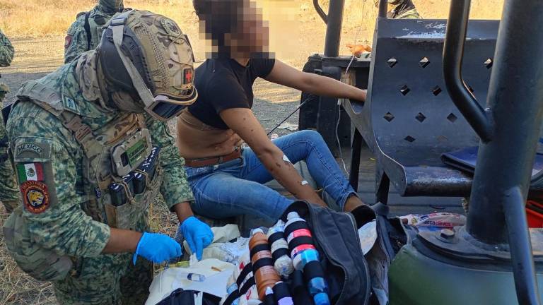 El hallazgo se registró sobre la avenida Múnich, donde el personal militar encontró a la mujer y la puso a salvo.