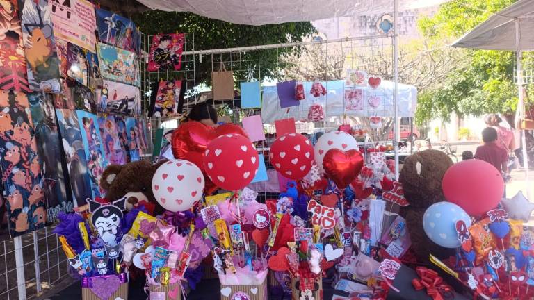 Vendedores de detalles y de flores esperan que para este 14 de febrero haya mejoras en las ventas.