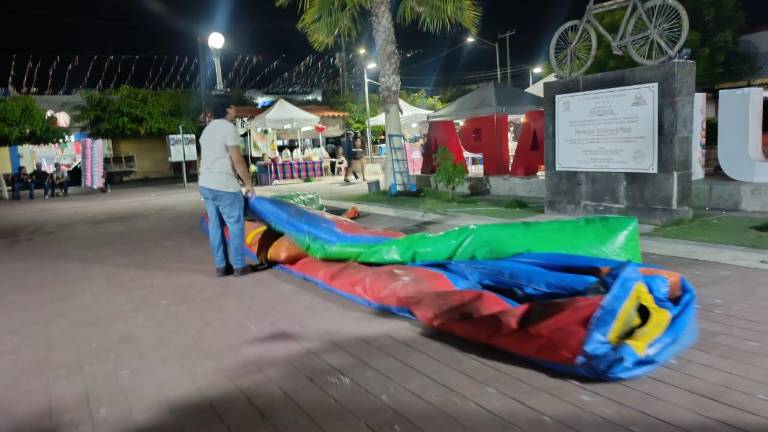 Comerciantes no registraron ventas durante la noche del Grito de Independencia en Escuinapa ante la falta de asistentes.