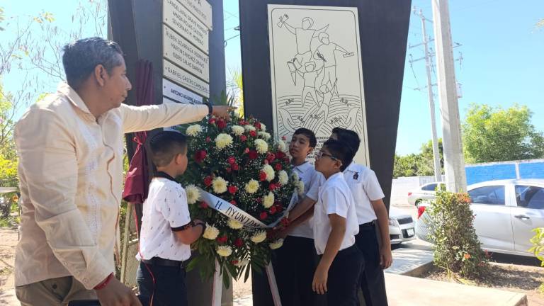 Durante la ceremonia, encabezada por el Alcalde Víctor Manuel Díaz Simental y regidores, familiares destacaron el legado de Carrillo.