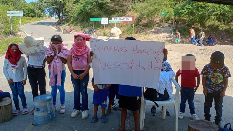 Ante los bloqueos carreteros de vecinos de la sierra de Rosario, la Alcaldesa Claudia Valdez sostuvo que la atención corresponde al Gobierno del Estado y a la Secretaría de Bienestar.