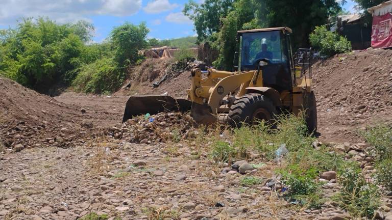 Jornada de limpieza de arroyos y drenes para evitar afectaciones durante la temporada de lluvias.