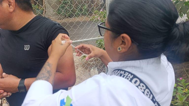 Personal de Salud Sinaloa intensifica la campaña de vacunación contra el sarampión.