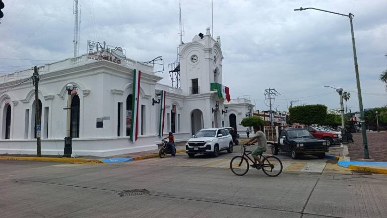 El Presidente Municipal de Escuinapa precisó que sostendrá una reunión con el cuerpo de regidores, la síndica procuradora y la secretaria del Ayuntamiento para definir el formato de los festejos patrios.