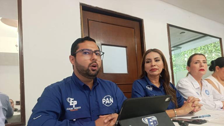 El edil acusa que el Ayuntamiento de Escuinapa opera en la opacidad.