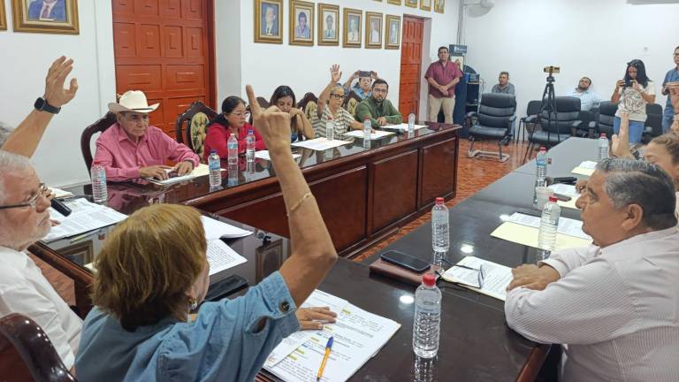 Sesión de Cabildo donde se rechazó la designación de un nuevo Oficial Mayor de Escuinapa.