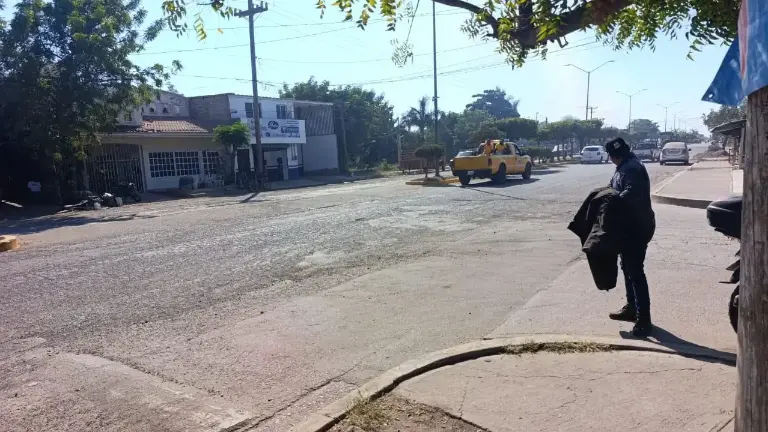 Habitantes de Escuinapa viven con temor ante las constantes detonaciones reportadas durante las últimas horas en el municipio.