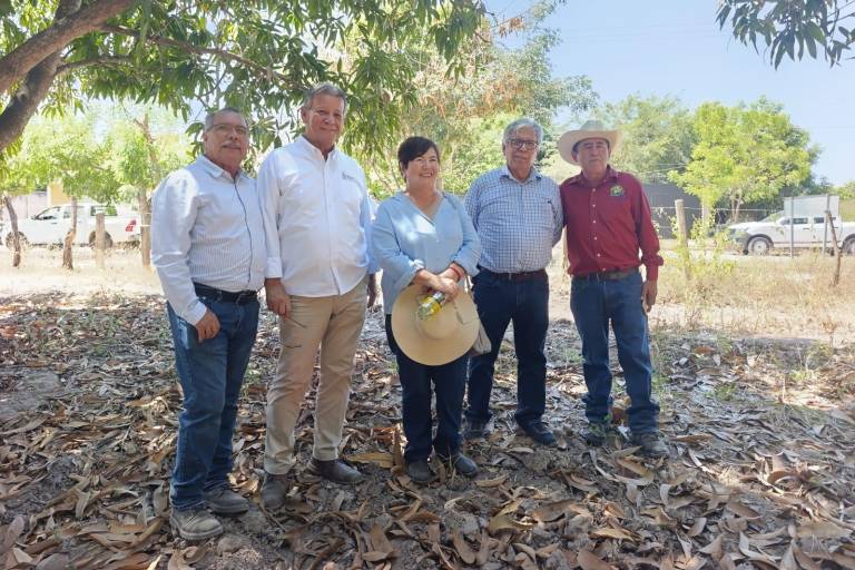 Se reúnen autoridades y productores de mago en Escuinapa para buscar alternativas y revisar huertas