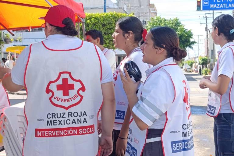 Pese al calor, en Escuinapa reportan que desfile no tuvo incidentes mayores