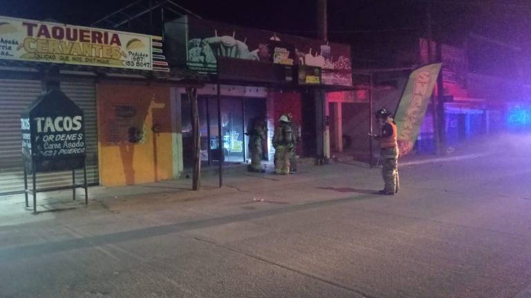 Bomberos atendieron la emergencia y evitaron que el incidente provocara mayores daños.