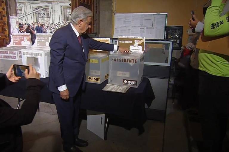 AMLO emite su último voto como Presidente de la República