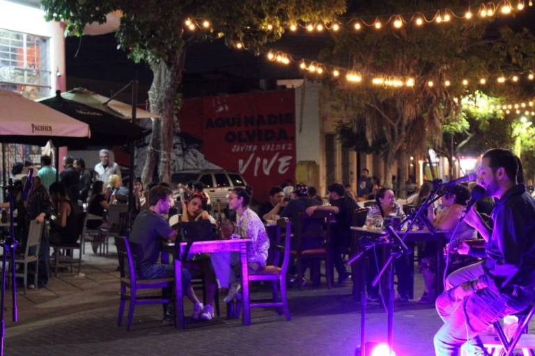 Se percibe reactivación gradual en el Paseo del Ángel en Culiacán con mayor afluencia y consumo