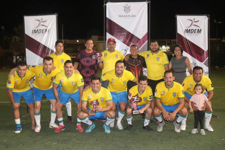 Manekes FC se proclama campeón del Torneo Veteranos de futbol 7