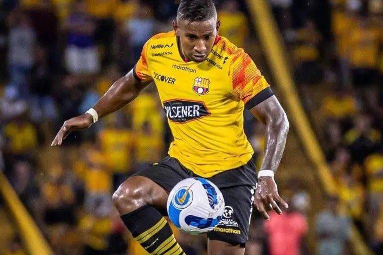 Mazatlán FC tiene en la mira a defensor ecuatoriano William Vargas