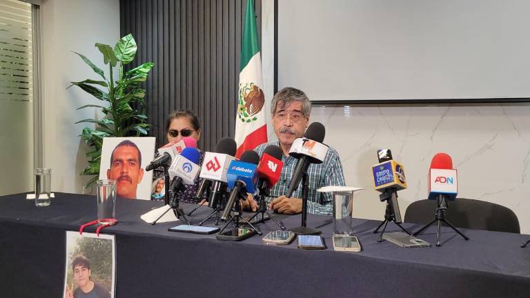 Conferencia de la CEDH para pedir que la buscadora María de los Ángeles, de Mazatlán, aparezca con vida.