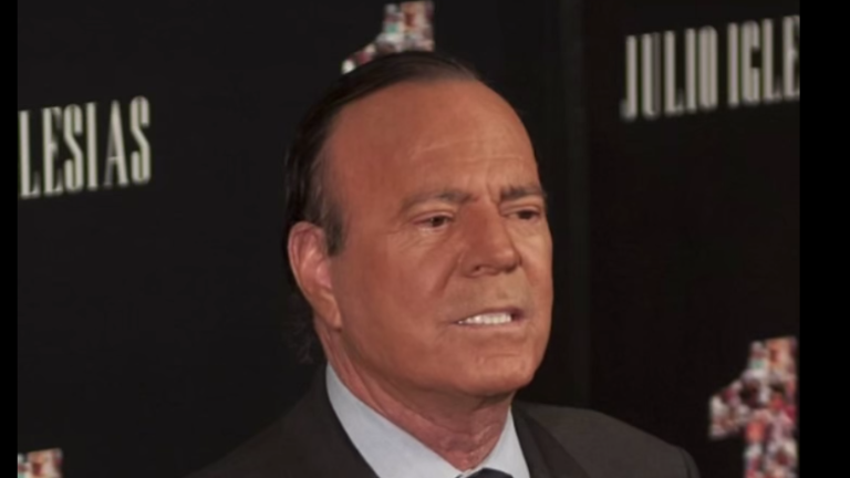 Julio Iglesias.