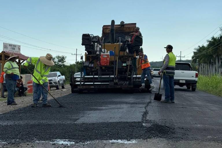 Inician reencarpetado de tramos ‘críticos’ de carretera a Agua Verde, en Rosario