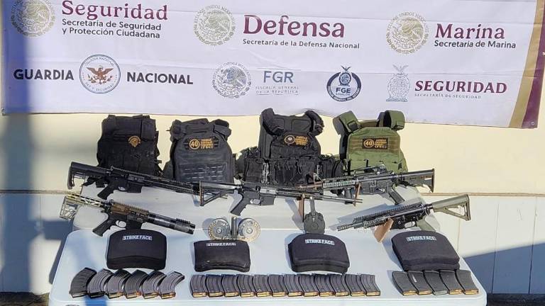 Armas aseguradas en Hacienda del Seminario, en Mazatlán.