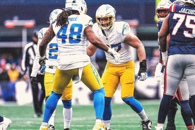 Los Chargers se aseguran un lugar en los playoffs tras vencer a los Patriots