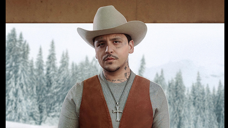 Señalan distanciamiento de Christian Nodal con su familia