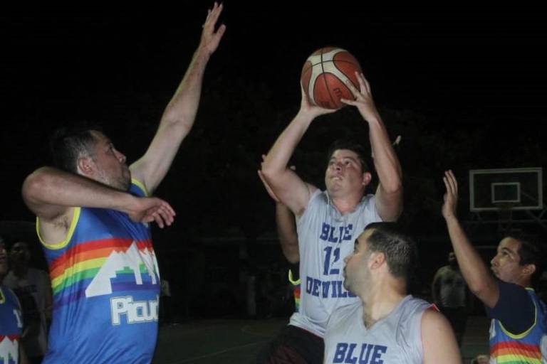 Perla Negra hunde a Restaurante El Velero en Torneo Casa Hogar