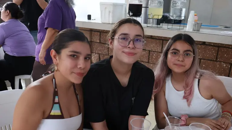 Con una piscinada celebra Victoria Ángel sus 12 años