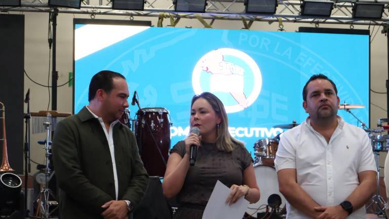 Festejos del Día del Servidor Público de parte del Stase, al que acudió la Gobernadora Yeraldine Bonilla Valverde.