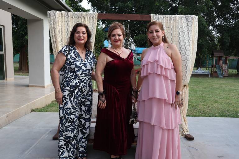 Brindan a Lilly Bojórquez un cumpleaños inolvidable
