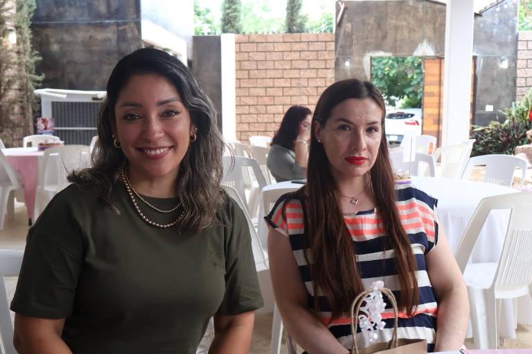 Con una piscinada celebra Victoria Ángel sus 12 años