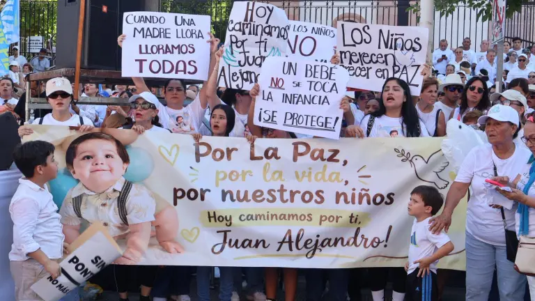 Familiares y amigos marcharon por Juan Alejandro.