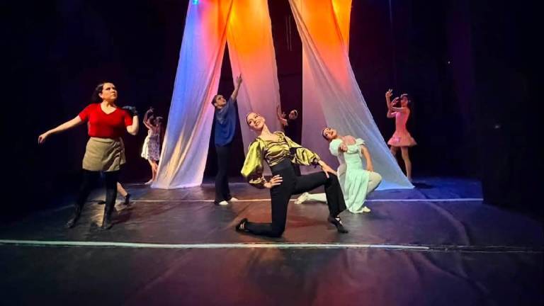 Las alumnas se despiden del ciclo escolar con diversas piezas coreográficas e interpretativas.