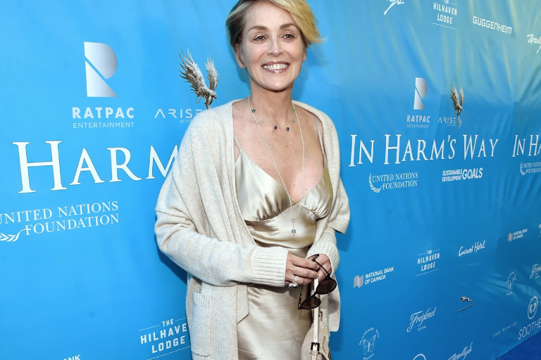 Revela la actriz Sharon Stone que tiene un tumor, tras un diagnóstico erróneo