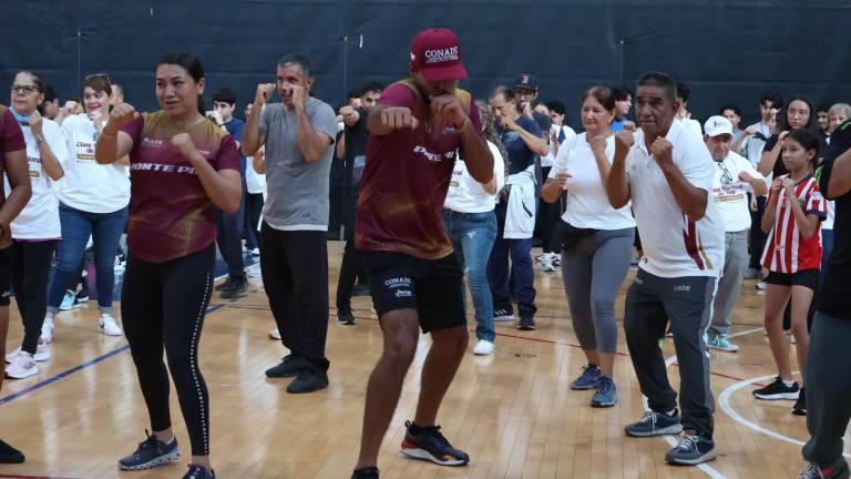 Más de 800 sinaloenses participaron en una jornada de activación física y convivencia familiar.