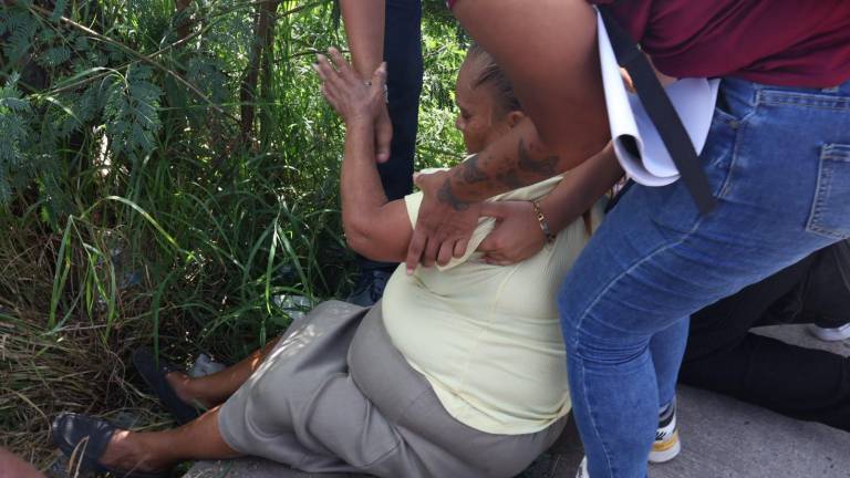 Algunas personas tuvieron que ser atendidas por paramédicos, debido a las altas temperaturas registradas.